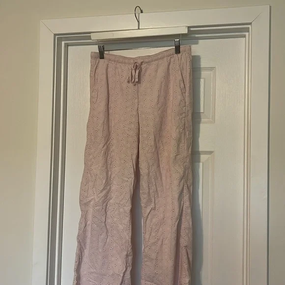 Pink floral eyelet pants - Picture 3 of 4